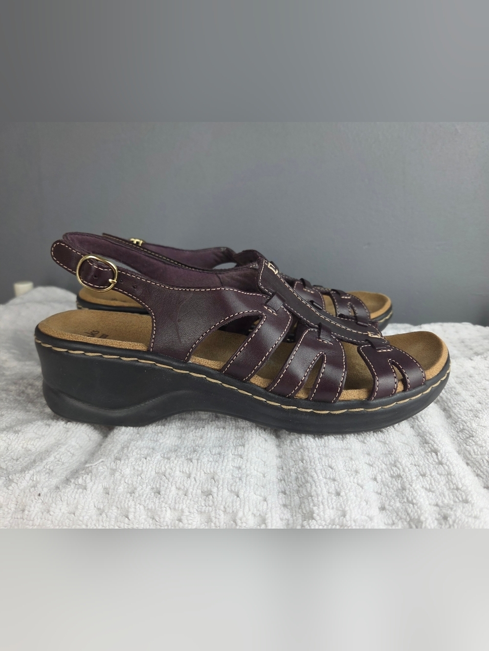 Clarks Women's Strappy Slingback Sandals in Deep Burgundy